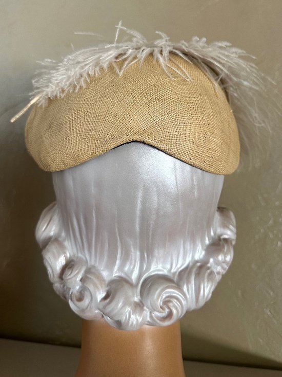 JAUNTY DESIGNER 1940\'s NATURAL STRAW HAT + WHITE OSTRICH FEATHER main image 8